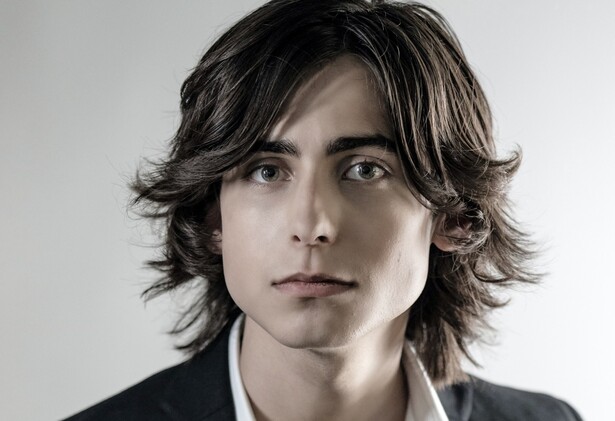 Aidan Gallagher headshot